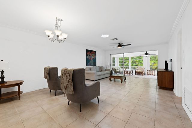 143 SE 7th Street, Deerfield Beach, FL 33441