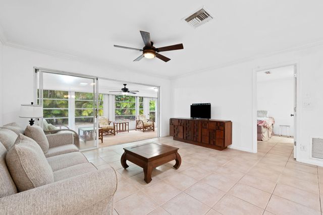 143 SE 7th Street, Deerfield Beach, FL 33441