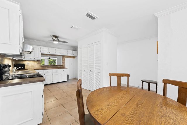 143 SE 7th Street, Deerfield Beach, FL 33441