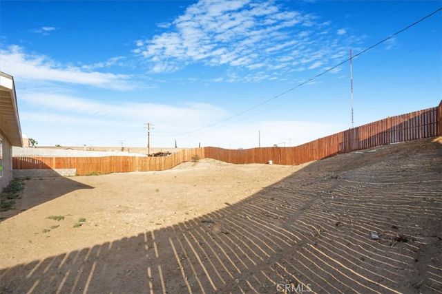 16105 Tawney Ridge Ln, Victorville, CA 92394