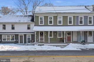 33 E MAIN ST, Adamstown, PA 19501