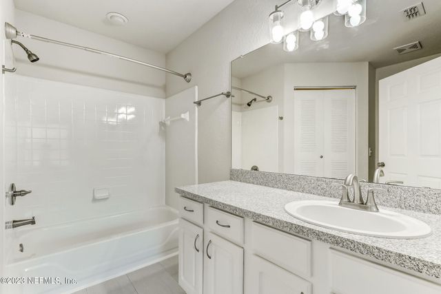 13700 RICHMOND PARK Drive N 706, Jacksonville, FL 32224