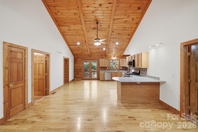 6220 Sunny Drive, Newland, NC 28657