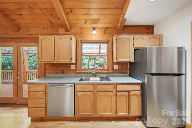 6220 Sunny Drive, Newland, NC 28657