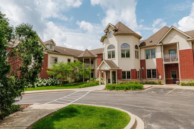 17490 Crest Hill DRIVE #10, Brookfield, WI 53045