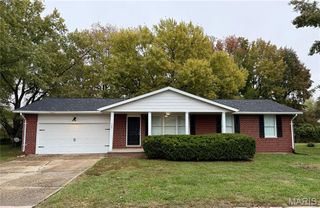 520 Country Meadow Lane, Belleville, IL 62221