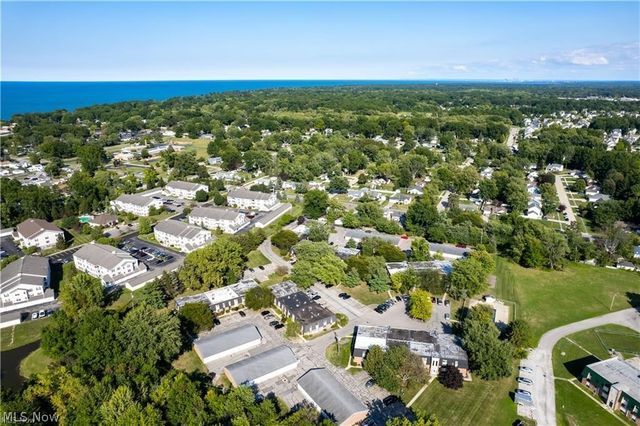 216 Moore Road 3J, Avon Lake, OH 44012