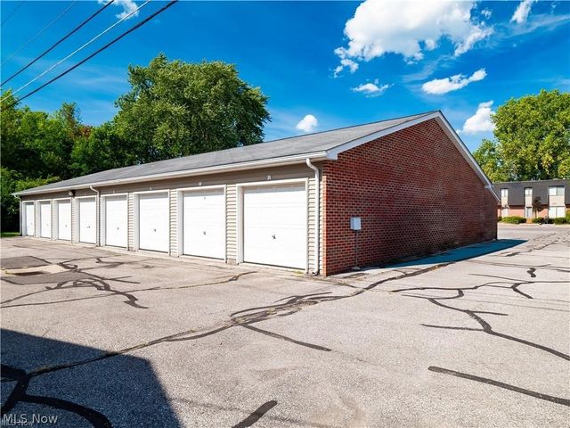 216 Moore Road 3J, Avon Lake, OH 44012