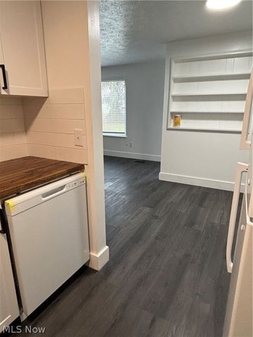 216 Moore Road 3J, Avon Lake, OH 44012