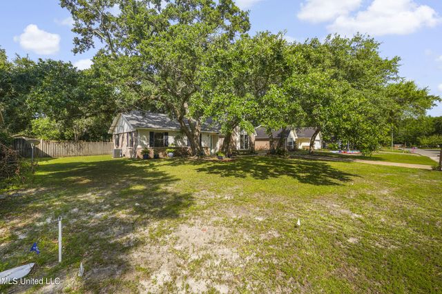 7025 Red Bud Lane, Ocean Springs, MS 39564