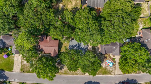 7025 Red Bud Lane, Ocean Springs, MS 39564
