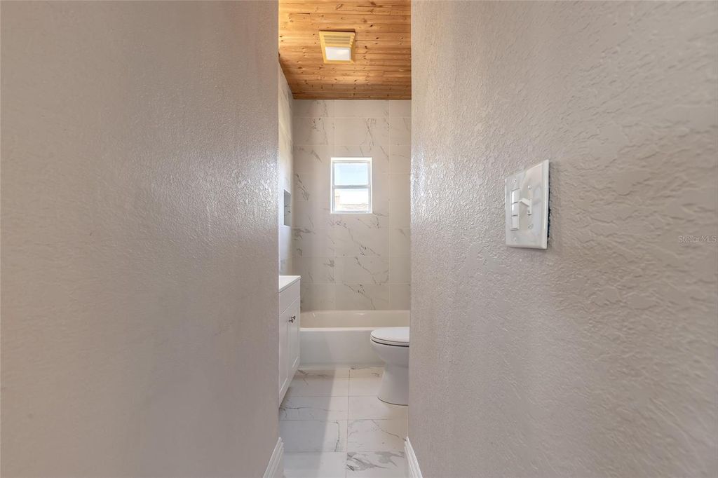 Image 17 of property listing at 708 DAVIS STREET, Daytona Beach, FL 32118