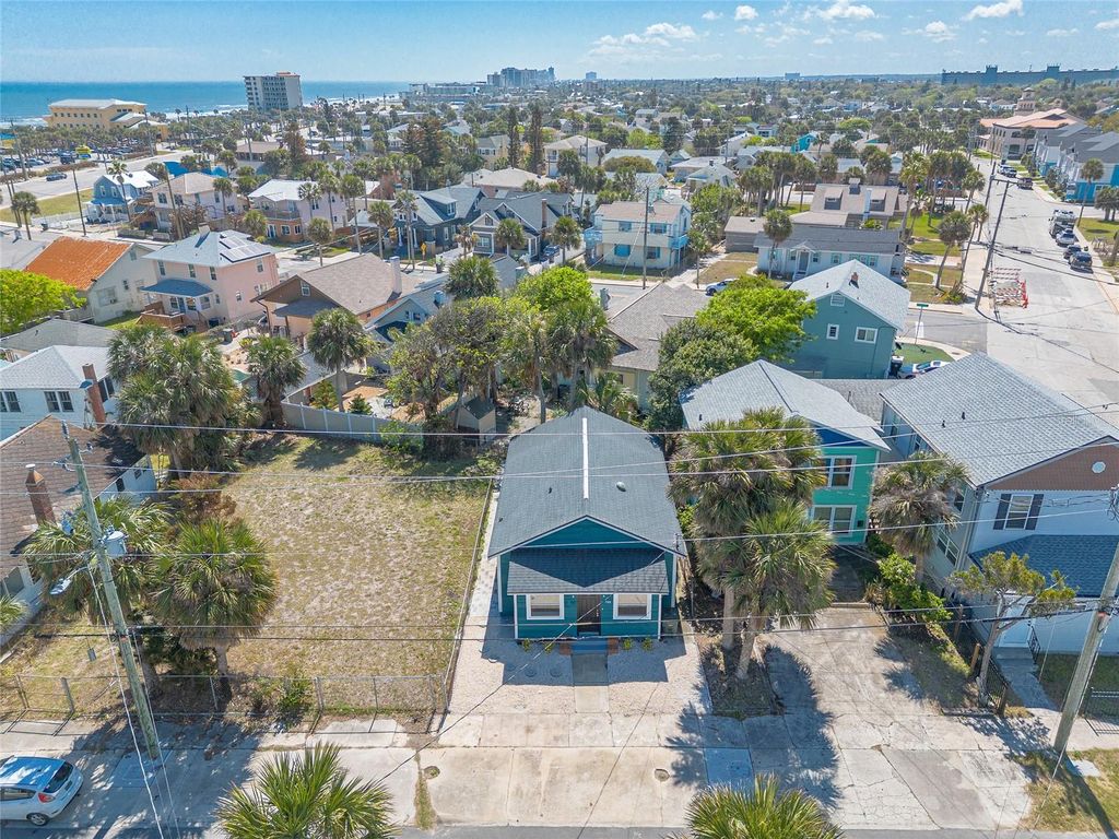 Image 23 of property listing at 708 DAVIS STREET, Daytona Beach, FL 32118