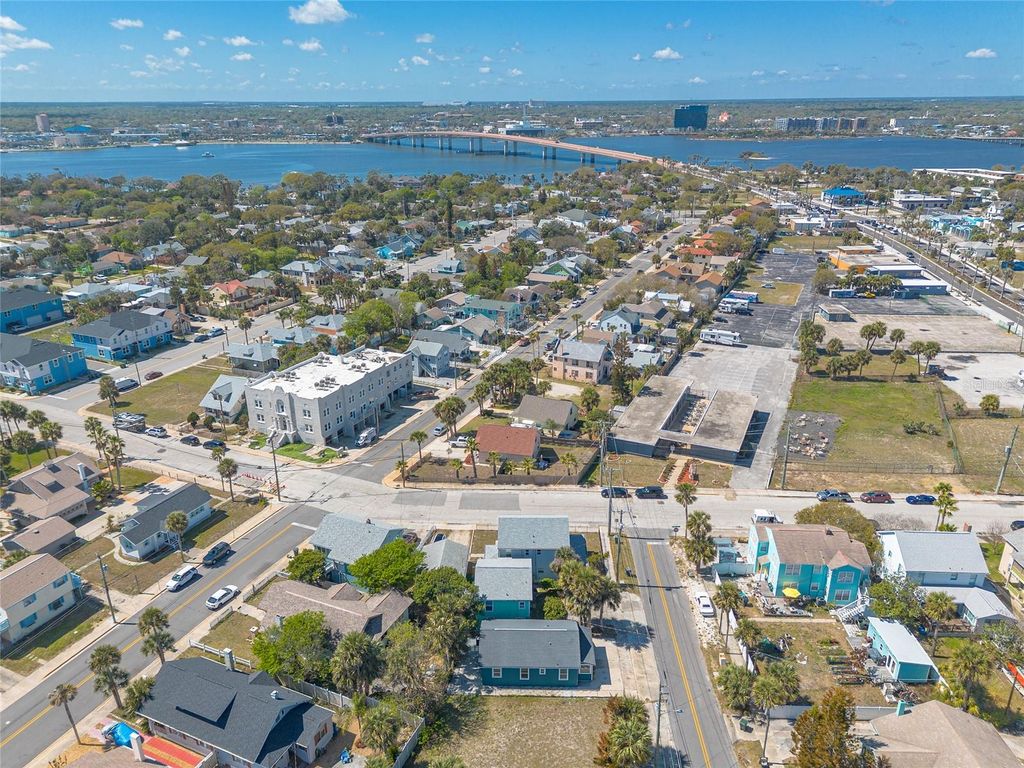 Image 30 of property listing at 708 DAVIS STREET, Daytona Beach, FL 32118