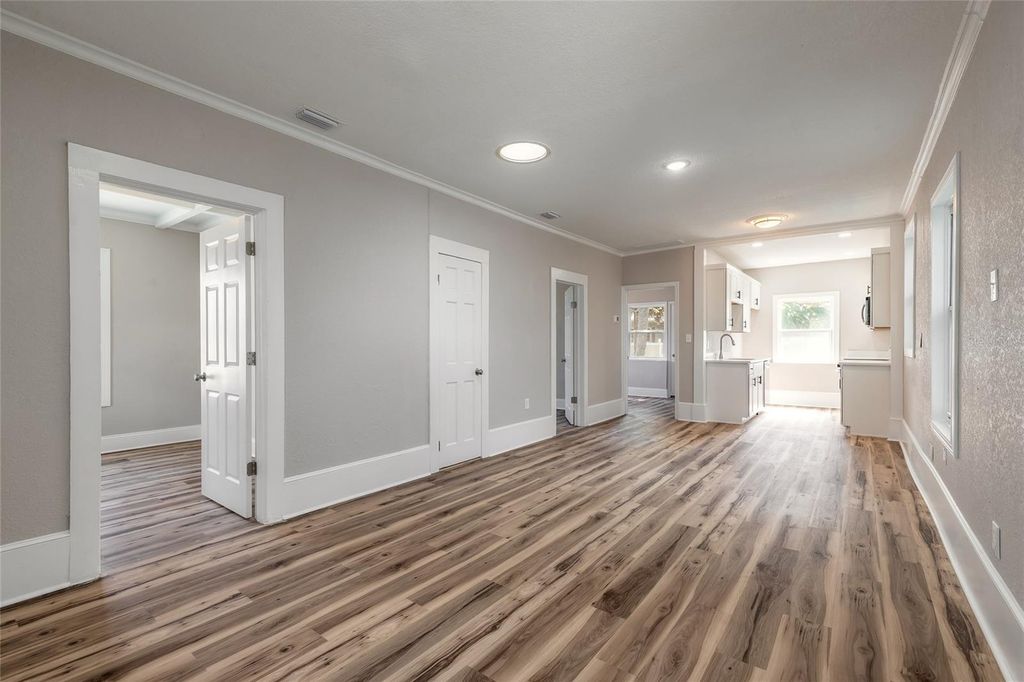 Image 8 of property listing at 708 DAVIS STREET, Daytona Beach, FL 32118