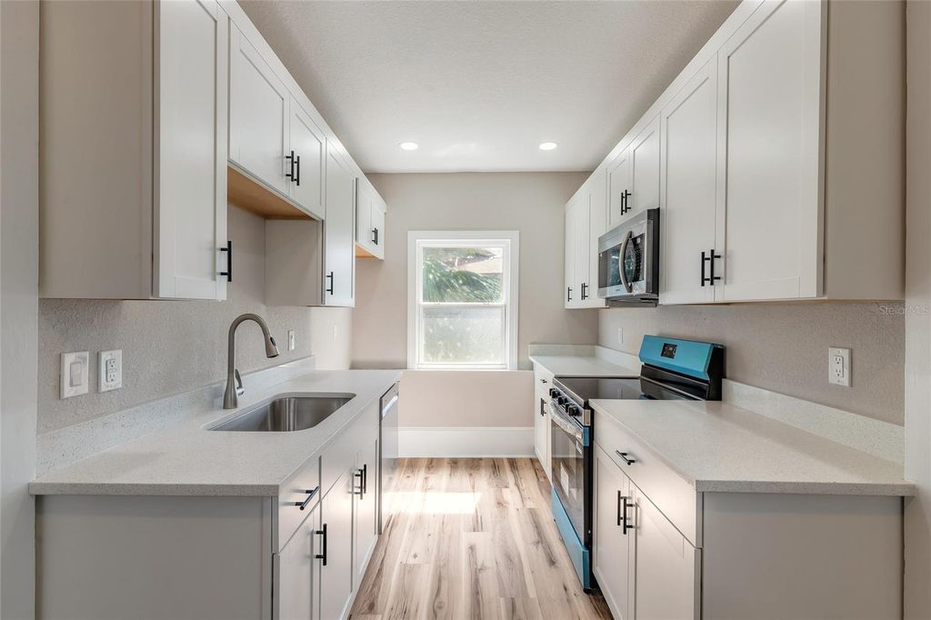 Image 10 of property listing at 708 DAVIS STREET, Daytona Beach, FL 32118