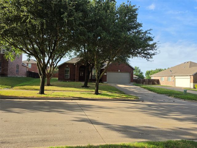 1743 Summerwood Lane, Cedar Hill, TX 75104