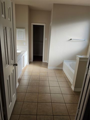 1743 Summerwood Lane, Cedar Hill, TX 75104