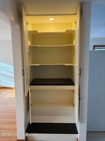 2819 Breckenridge Ln, Louisville, KY 40220