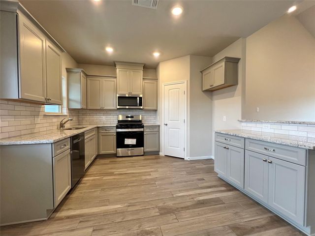 209 Crestview Drive, West Columbia, TX 77486