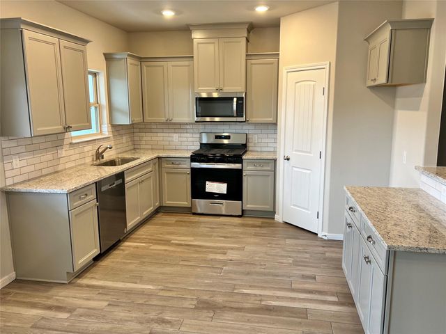 209 Crestview Drive, West Columbia, TX 77486