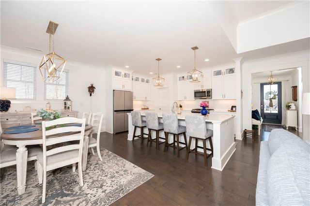 319 Pipers Ridge West W, Winston-salem, NC 27127