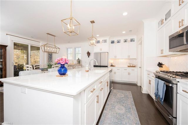 319 Pipers Ridge West W, Winston-salem, NC 27127