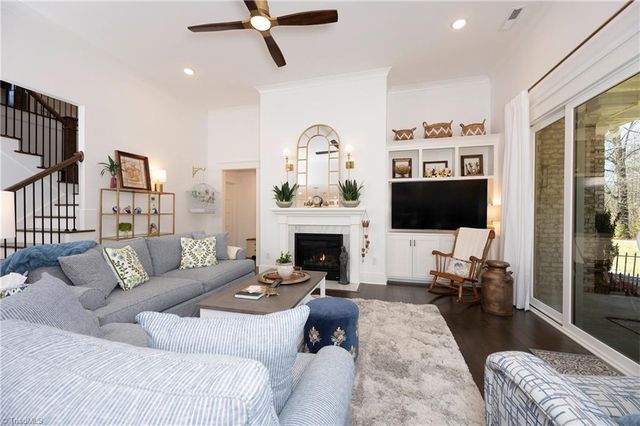 319 Pipers Ridge West W, Winston-salem, NC 27127