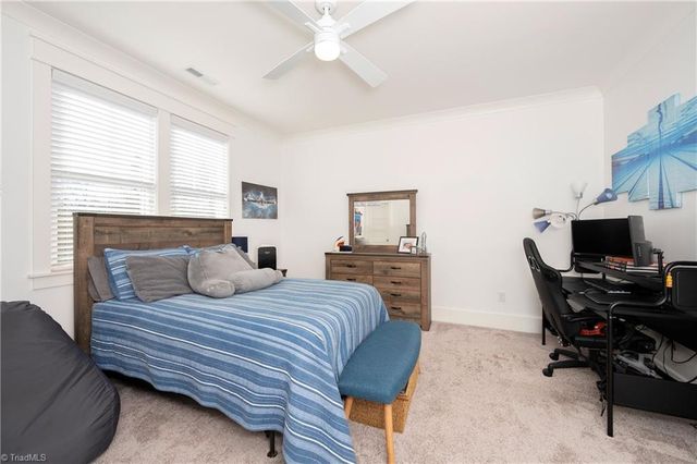 319 Pipers Ridge West W, Winston-salem, NC 27127