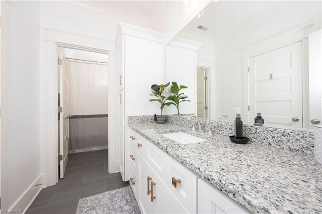 319 Pipers Ridge West W, Winston-salem, NC 27127