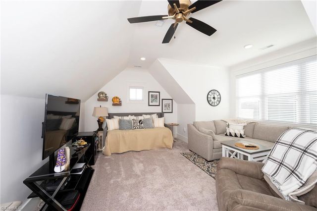 319 Pipers Ridge West W, Winston-salem, NC 27127