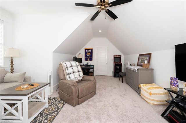 319 Pipers Ridge West W, Winston-salem, NC 27127