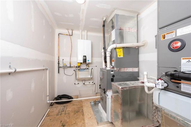 319 Pipers Ridge West W, Winston-salem, NC 27127