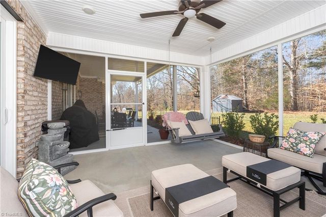 319 Pipers Ridge West W, Winston-salem, NC 27127