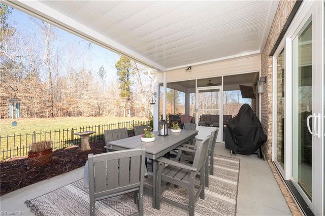 319 Pipers Ridge West W, Winston-salem, NC 27127