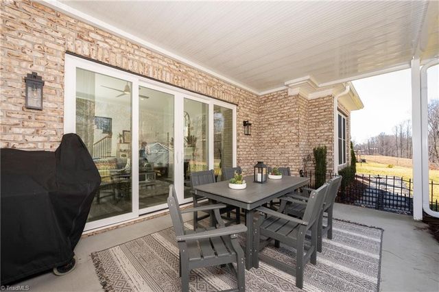 319 Pipers Ridge West W, Winston-salem, NC 27127