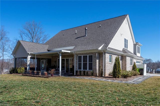 319 Pipers Ridge West W, Winston-salem, NC 27127