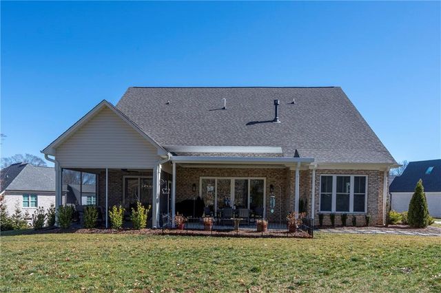 319 Pipers Ridge West W, Winston-salem, NC 27127