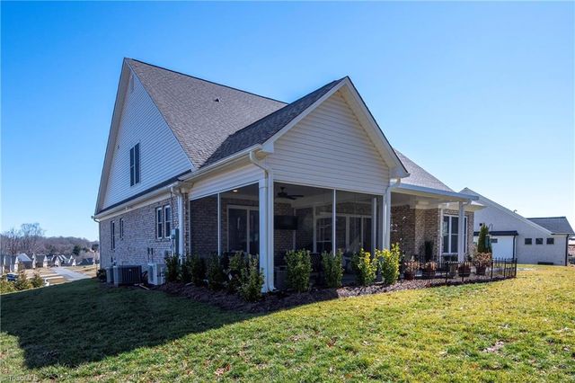 319 Pipers Ridge West W, Winston-salem, NC 27127