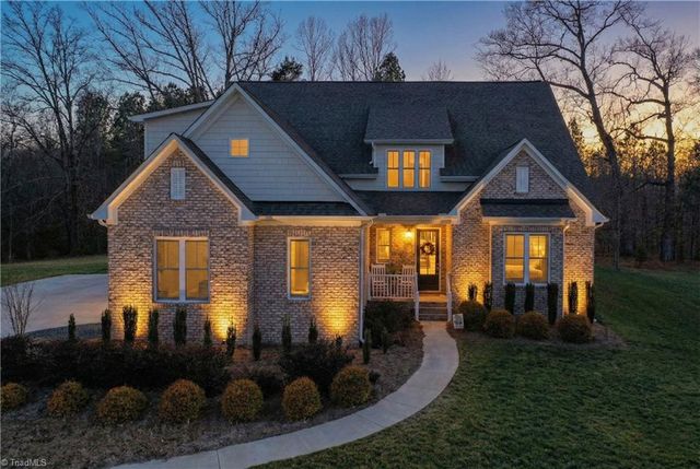 319 Pipers Ridge West W, Winston-salem, NC 27127