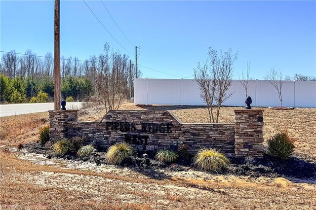 319 Pipers Ridge West W, Winston-salem, NC 27127