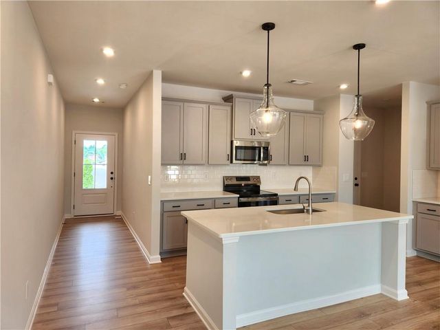 848 Leraes Way, Loganville, GA 30052