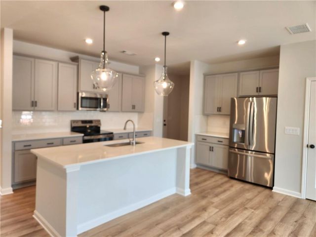 848 Leraes Way, Loganville, GA 30052