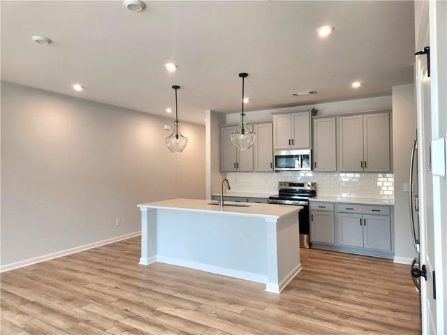 848 Leraes Way, Loganville, GA 30052