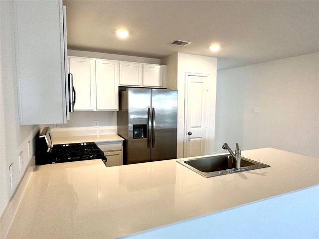 325 Birch Blossom Path, Magnolia, TX 77354