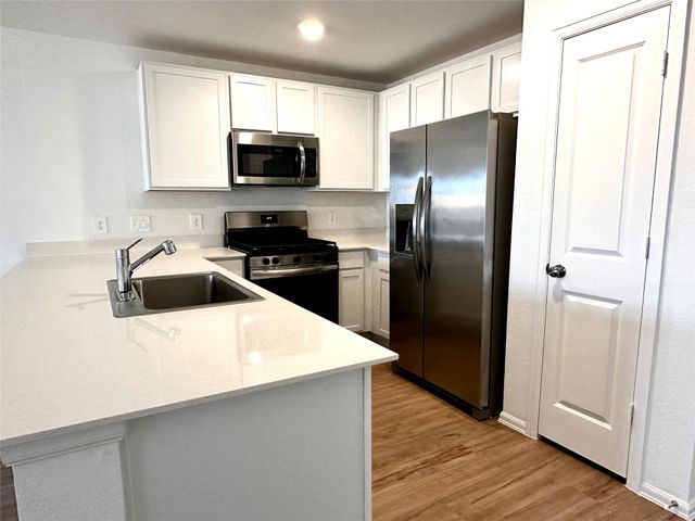325 Birch Blossom Path, Magnolia, TX 77354
