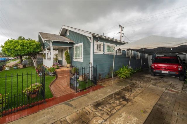 1219 W 98th, Los Angeles, CA 90044