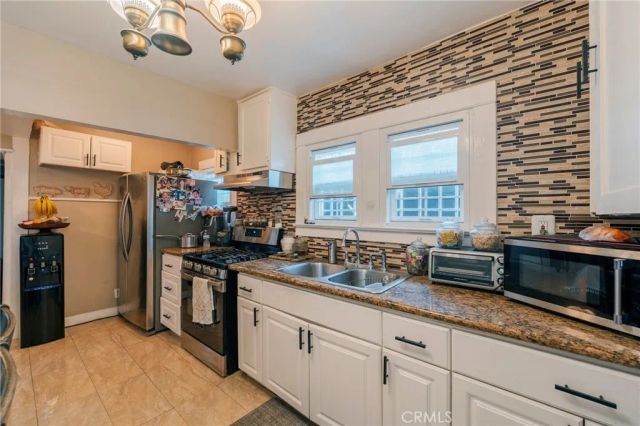 1219 W 98th, Los Angeles, CA 90044