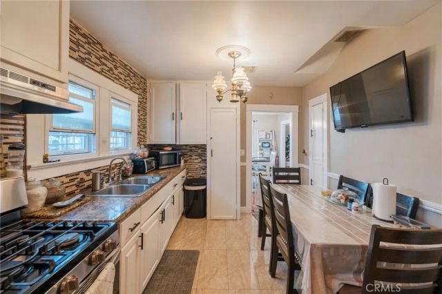 1219 W 98th, Los Angeles, CA 90044