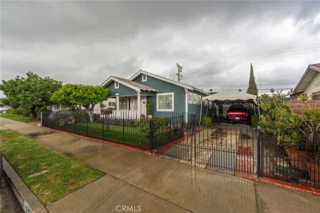1219 W 98th, Los Angeles, CA 90044